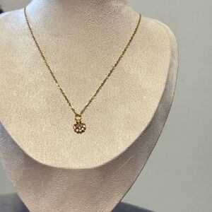 Gold Flower Pendant Necklace